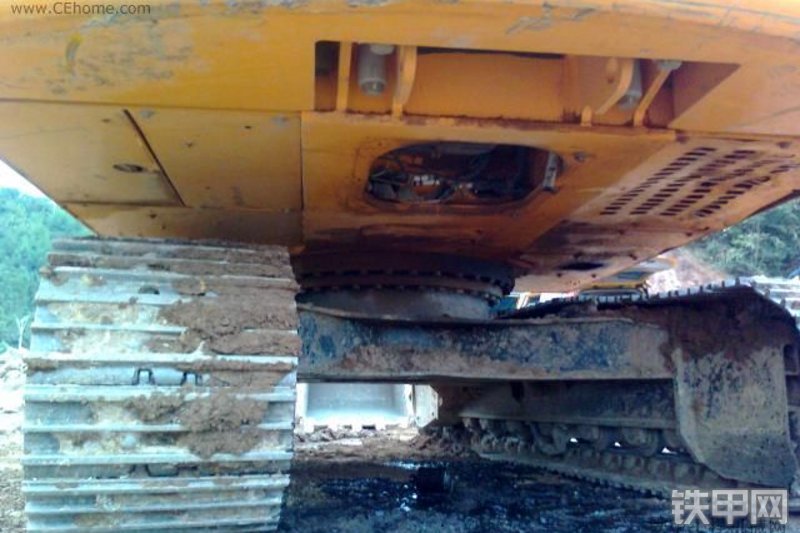 龙工LG6215挖掘机整机外观