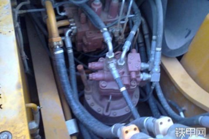 龙工LG6215挖掘机整机外观