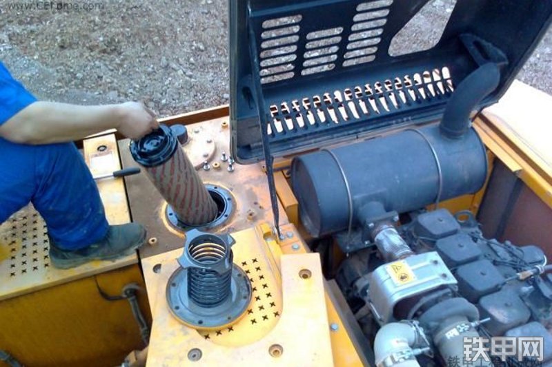 龙工LG6215挖掘机整机外观