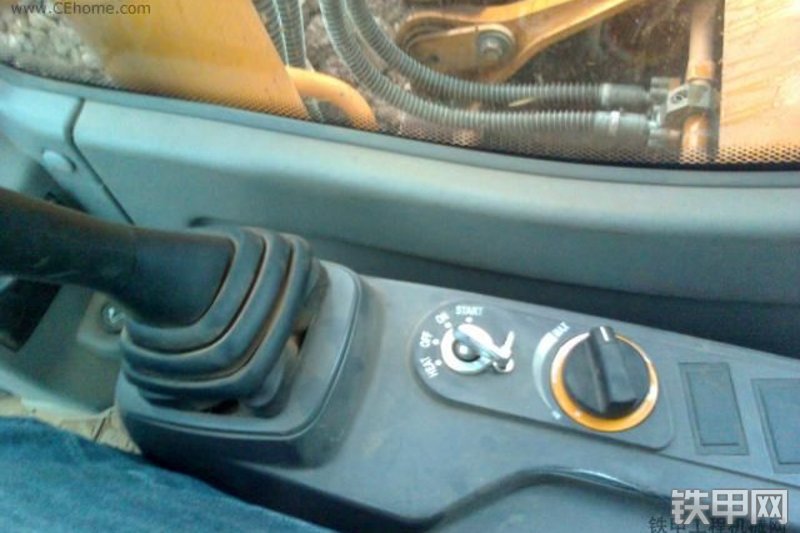 龙工LG6215挖掘机整机外观