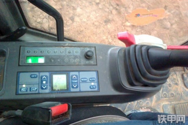 龙工LG6215挖掘机整机外观