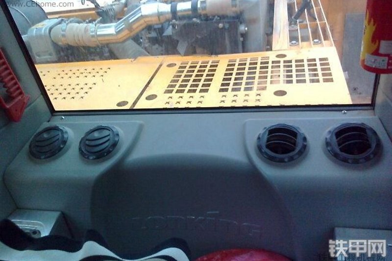 龙工LG6215挖掘机整机外观