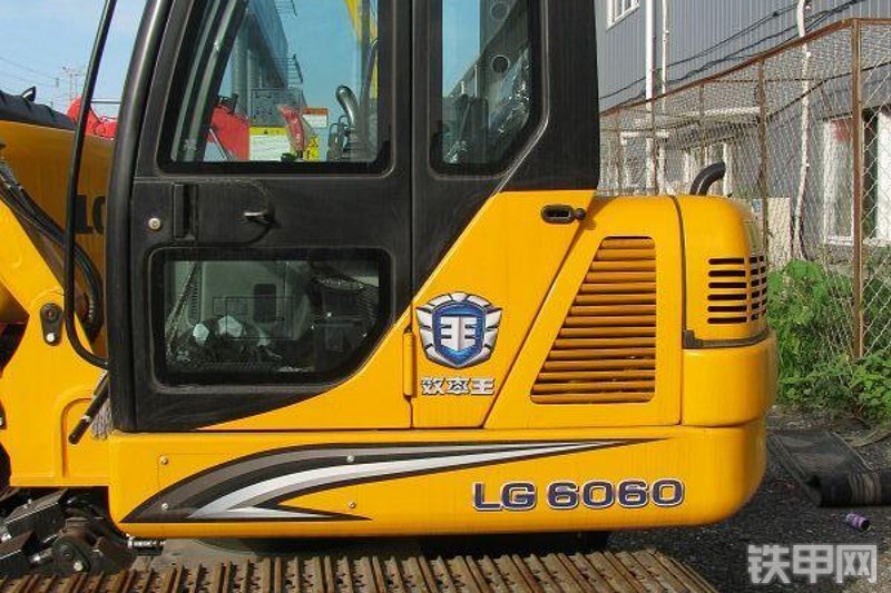 龙工LG6060挖掘机整机外观