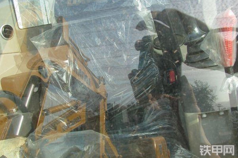 龙工LG6060挖掘机整机外观