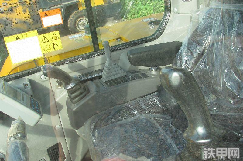 龙工LG6060挖掘机整机外观