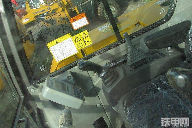 龙工LG6060挖掘机整机外观