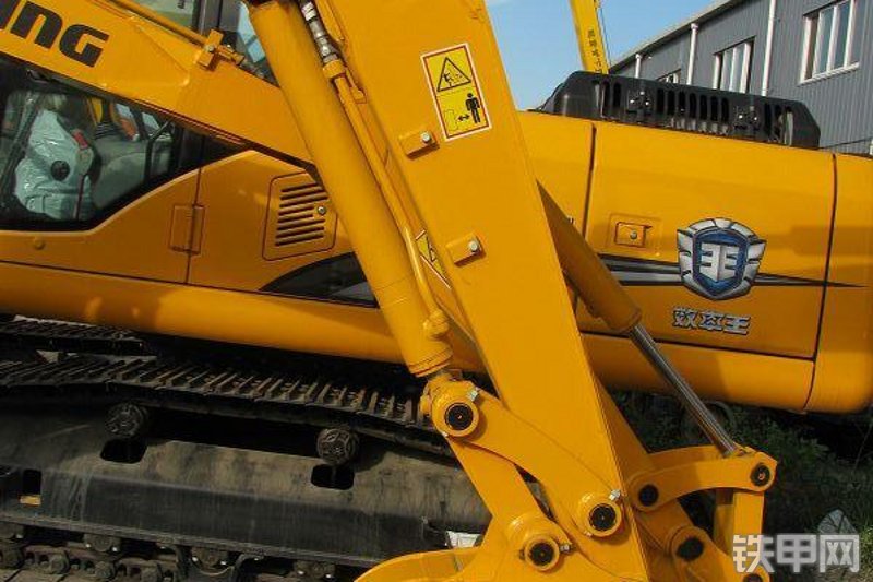 龙工LG6060挖掘机整机外观