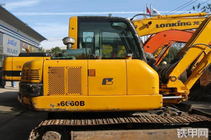 龙工LG6060挖掘机整机外观