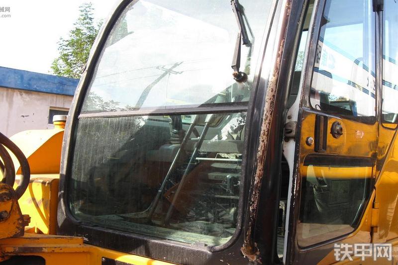 龙工LG6060挖掘机整机外观