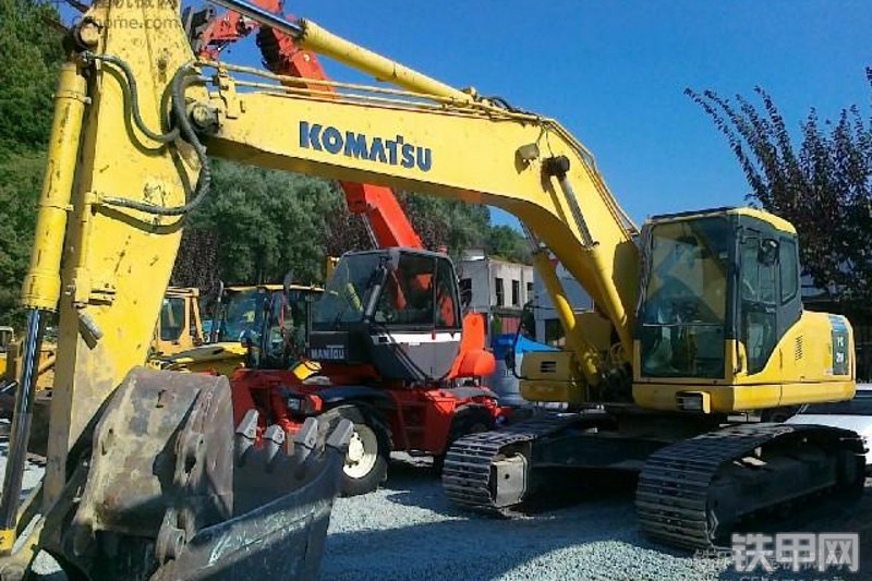 小松PC210-7挖掘机整机外观