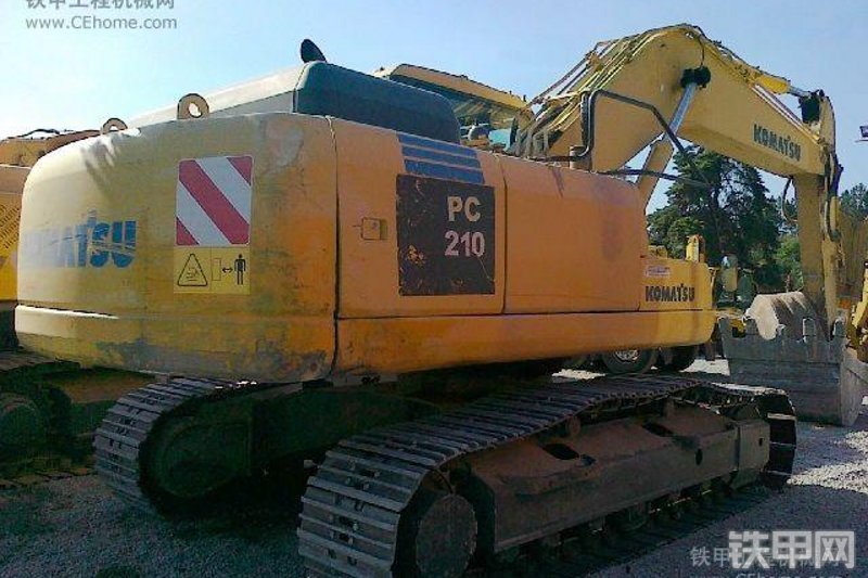 小松PC210-7挖掘机整机外观