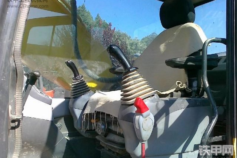 小松PC210-7挖掘机整机外观