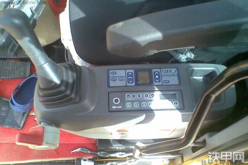 龙工LG6225挖掘机整机外观