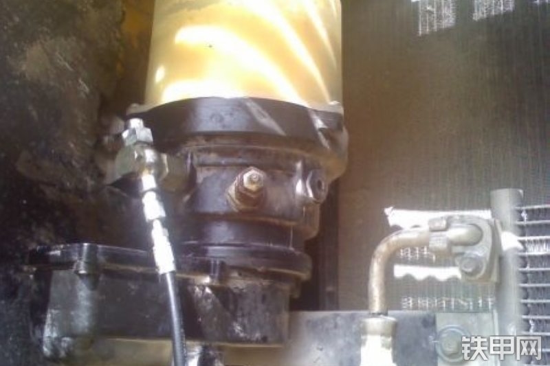 小松PC220LC-8挖掘机整机外观