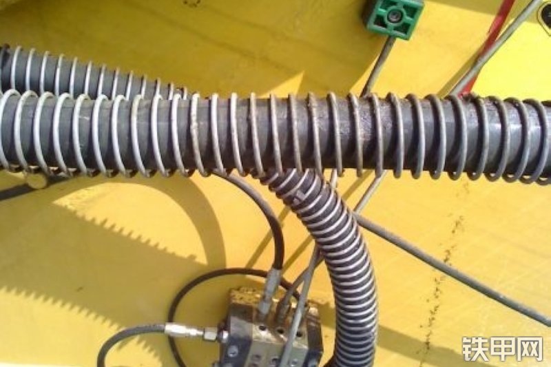 小松PC220LC-8挖掘机整机外观