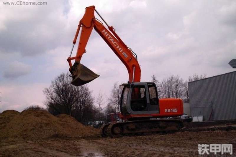 日立EX165挖掘机整机外观