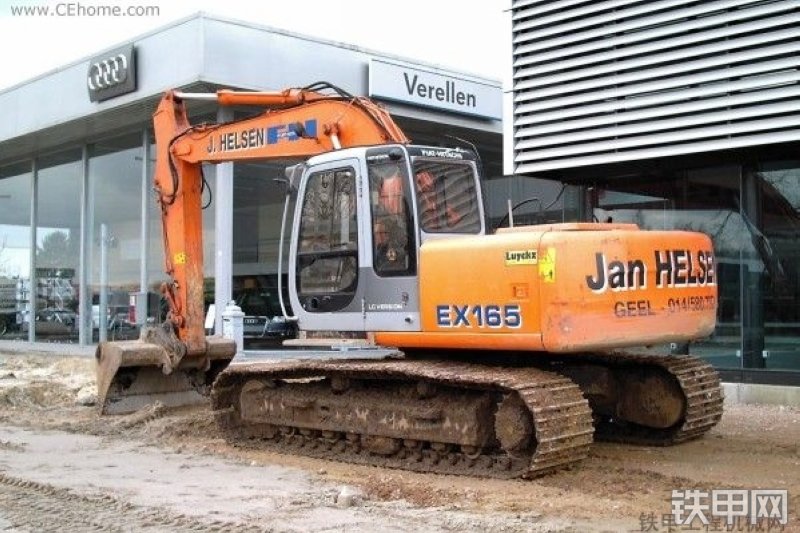 日立EX165挖掘机整机外观