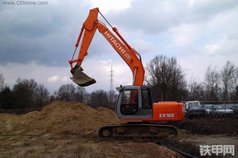 日立EX165挖掘机整机外观