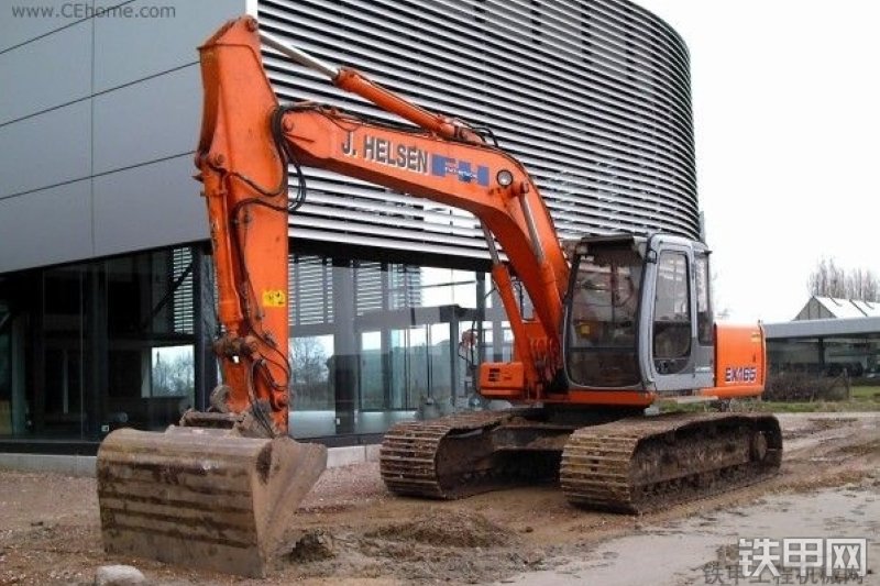 日立EX165挖掘机整机外观