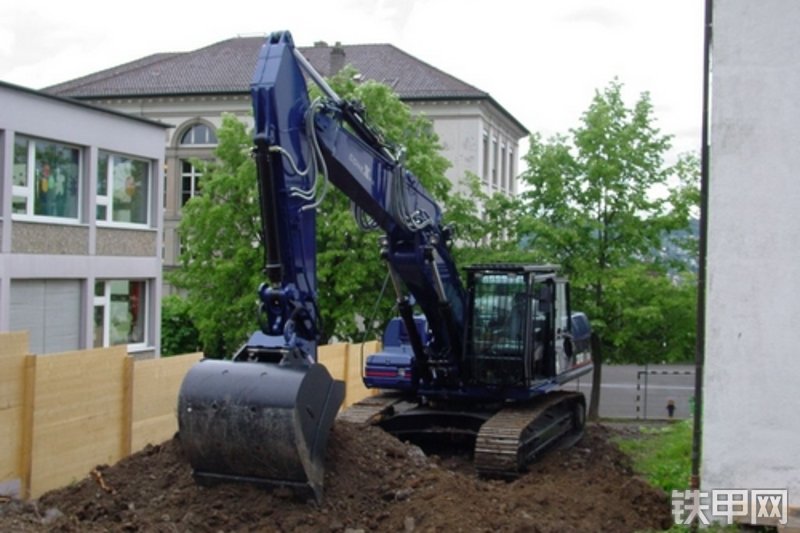 卡特彼勒324D挖掘机整机外观