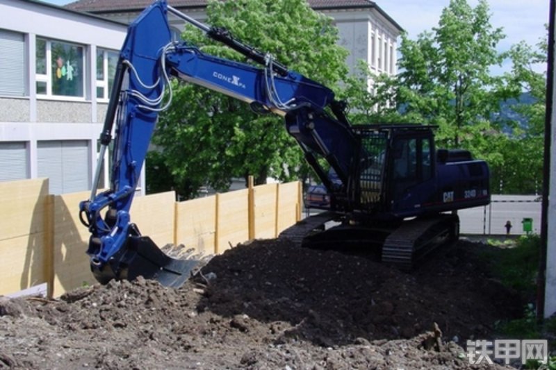 卡特彼勒324D挖掘机整机外观