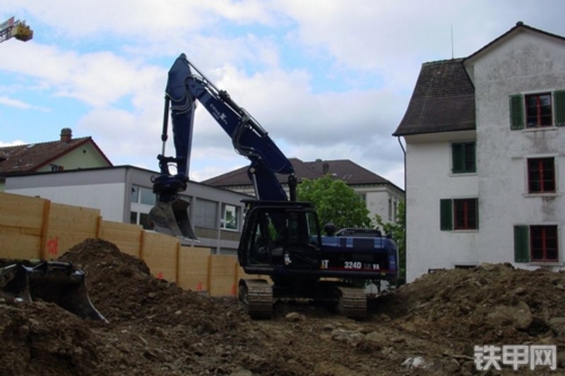 卡特彼勒324D挖掘机整机外观