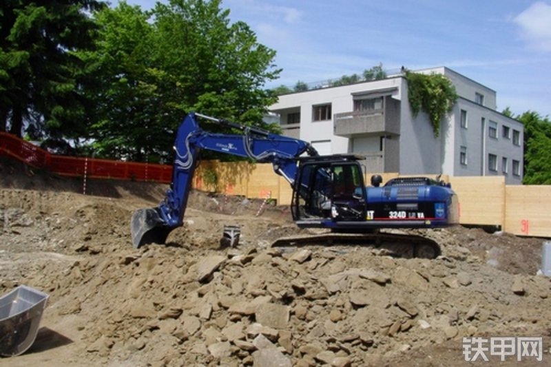 卡特彼勒324D挖掘机整机外观