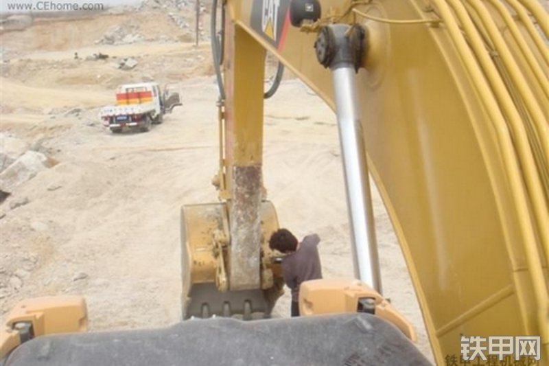 卡特彼勒324D挖掘机局部