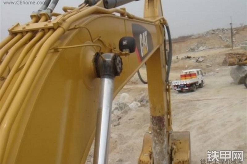 卡特彼勒324D挖掘机局部