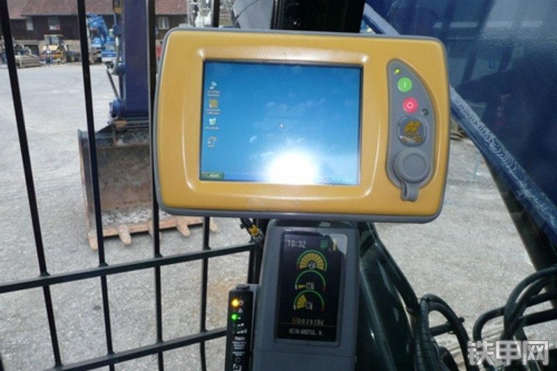 卡特彼勒324D挖掘机局部