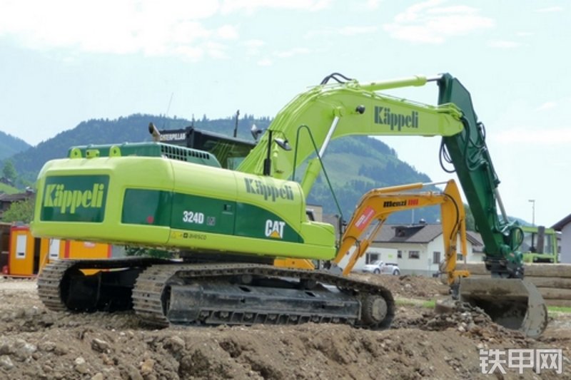 卡特彼勒324D挖掘机整机外观