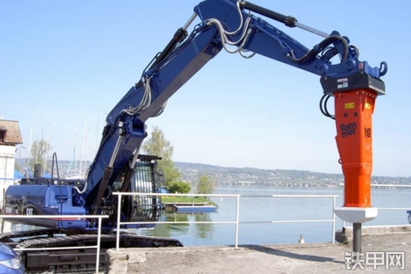 卡特彼勒324D挖掘机整机外观