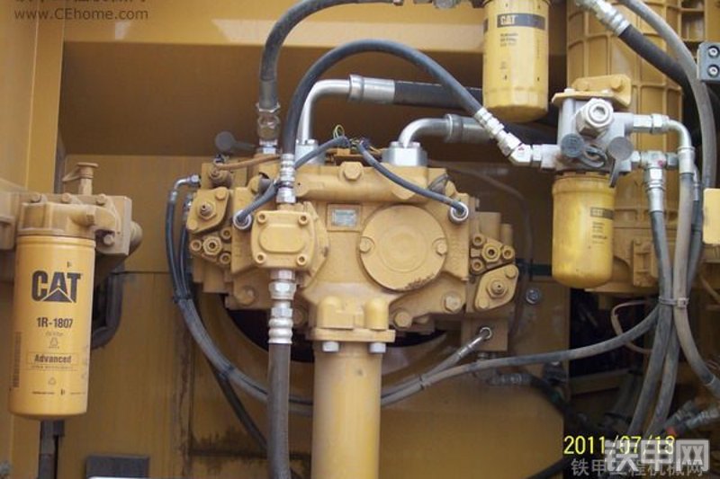 卡特彼勒324D挖掘机局部