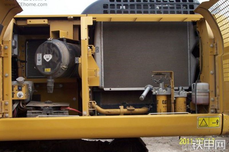 卡特彼勒324D挖掘机局部