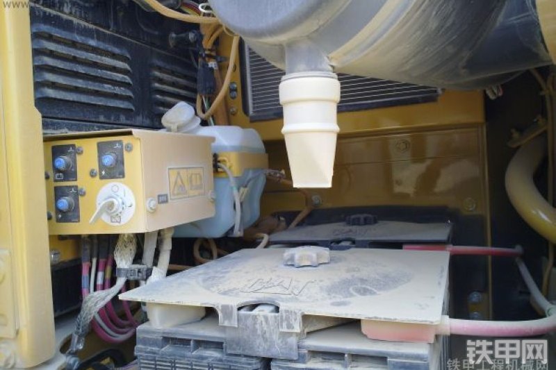 卡特彼勒329D挖掘机局部