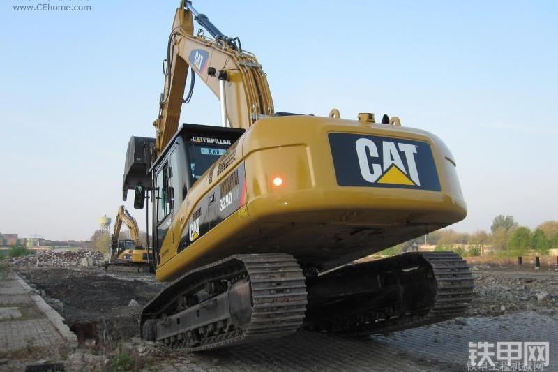 卡特彼勒329D挖掘机整机外观
