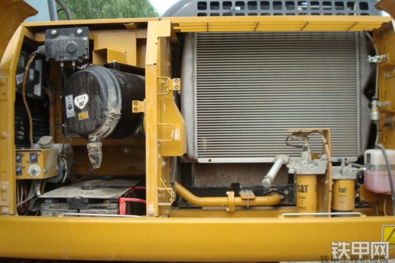 卡特彼勒329D挖掘机局部