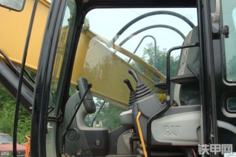 卡特彼勒329D挖掘机局部