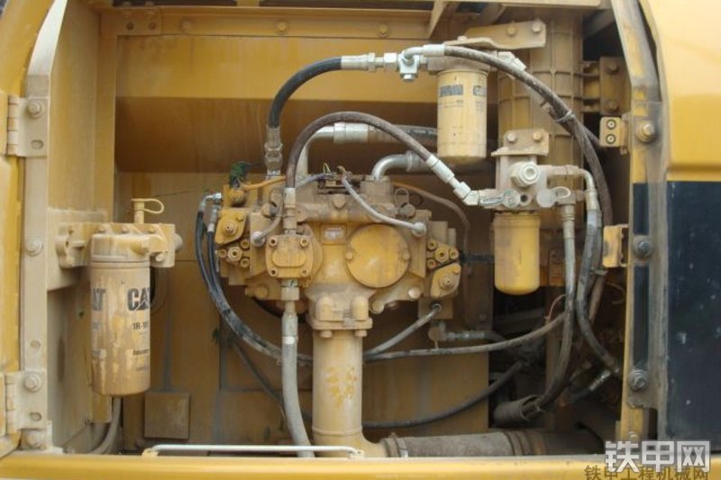 卡特彼勒329D挖掘机局部