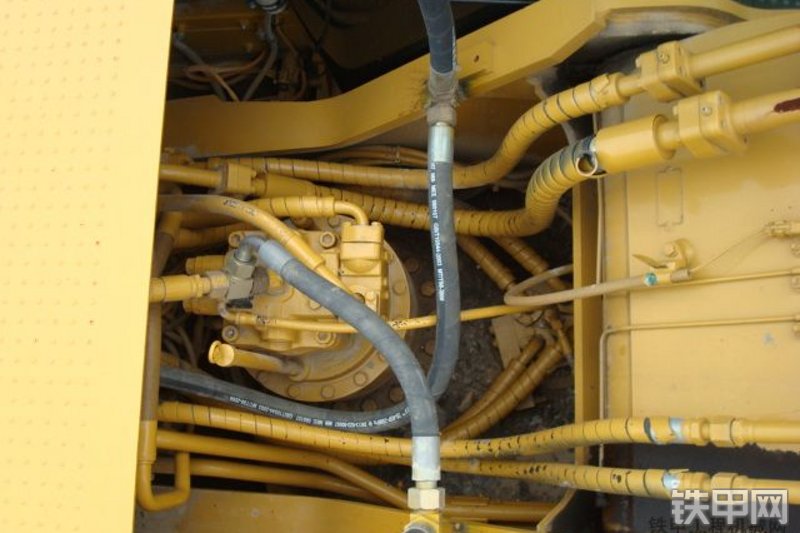 卡特彼勒329D挖掘机局部