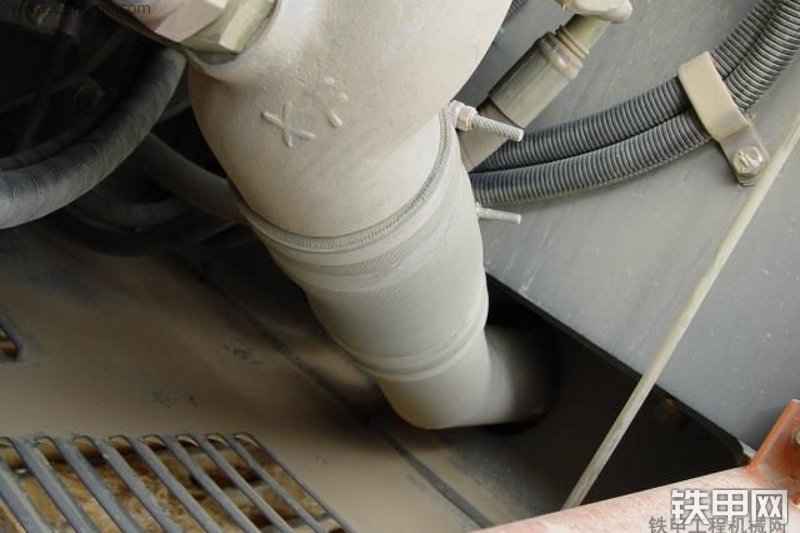 日立ZX230挖掘机整机外观