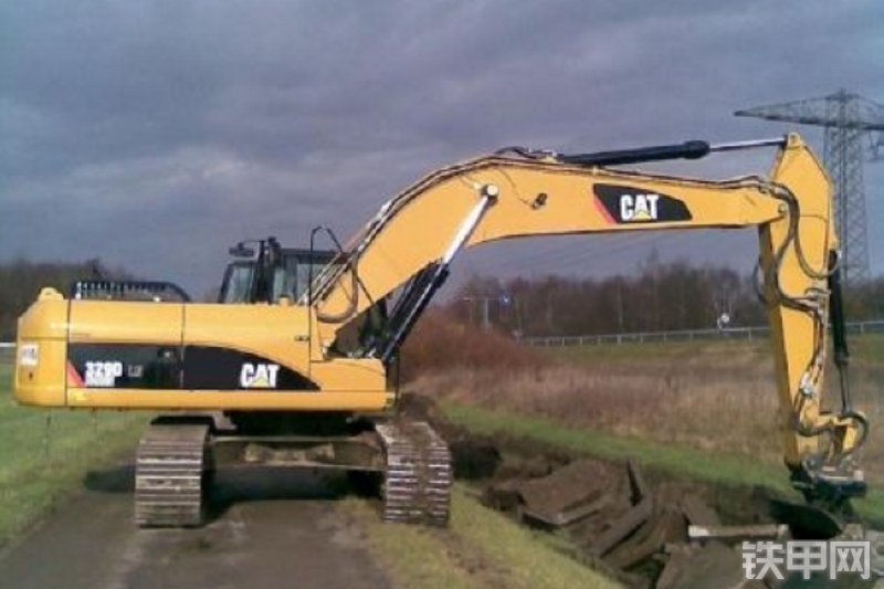 卡特彼勒329DL挖掘机整机外观