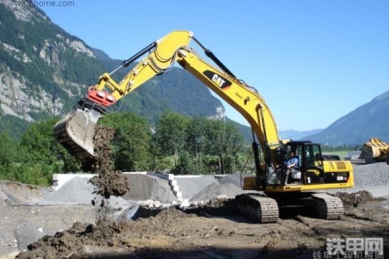 卡特彼勒329DL挖掘机整机外观