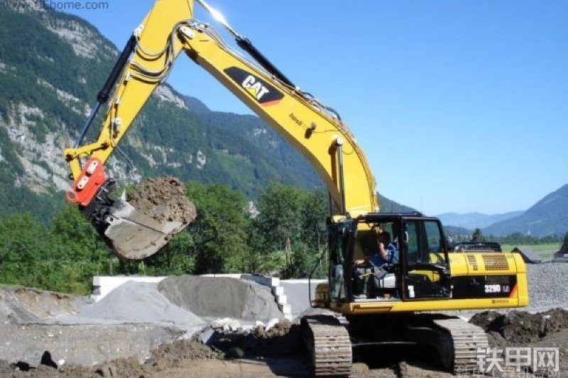 卡特彼勒329DL挖掘机整机外观