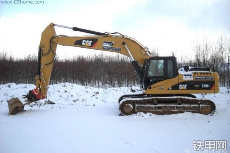 卡特彼勒329DL挖掘机整机外观