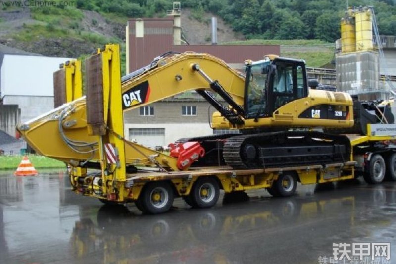 卡特彼勒329DL挖掘机整机外观