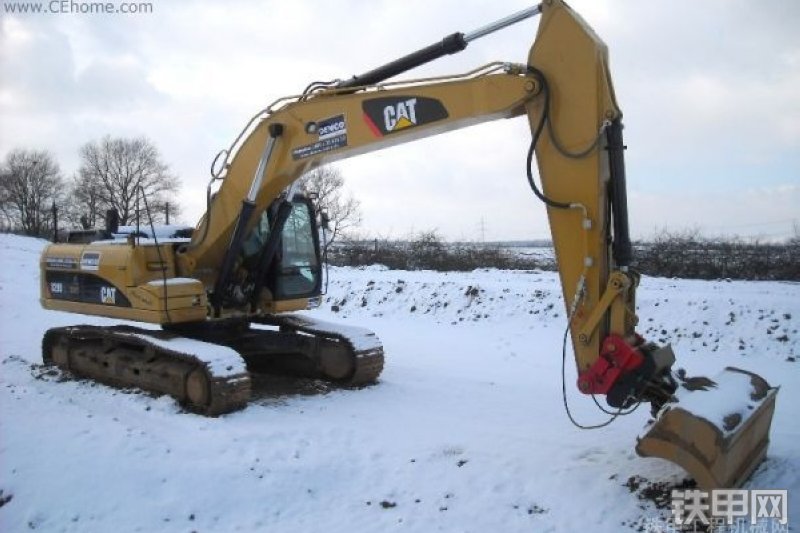 卡特彼勒329DL挖掘机整机外观