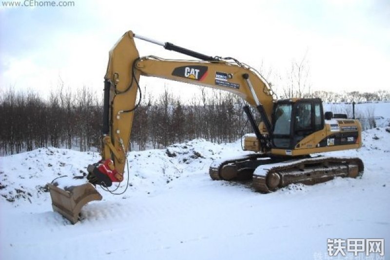 卡特彼勒329DL挖掘机整机外观