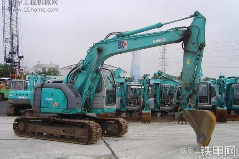 神钢SK135SR-2挖掘机整机外观