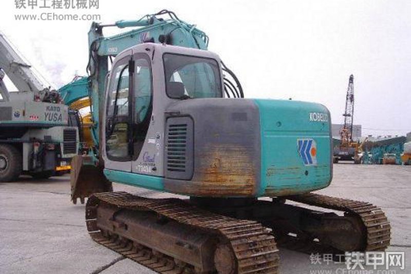 神钢SK135SR-2挖掘机整机外观